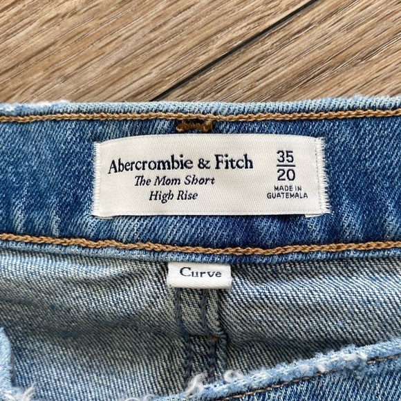 NWT Abercrombie & Fitch The Mom Shorts High Rise Distressed Women’s 35 - Picture 2 of 14